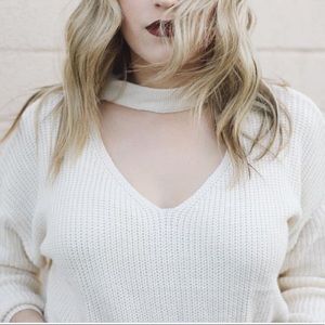 Crop Cream Sweater w/ Choker, V-Neck Cut out | M